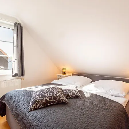 Kleines Boddenidyll بيت للعطل بون