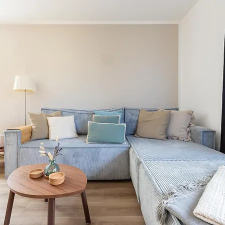 Kleines Boddenidyll بيت للعطل